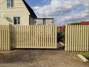 Ворота откатные из евроштакетника - пример 12 фото в Перевозе