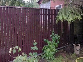 Забор из евроштакетника с бетонированием столбов 28 метров фото в Перевозе