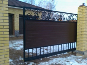 Кованые откатные ворота - пример 1 фото под ключ