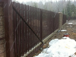 Забор из евроштакетника в шахматном порядке 122 метра фото в Перевозе