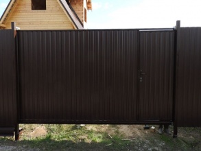 Ворота из профнастила откатные - пример 11 фото в Перевозе