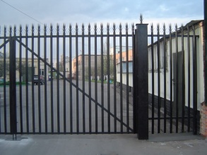 Сварные заборы с бетонированием столбов 12 метров фото в Перевозе