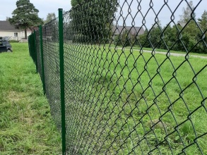 Забор из сетки рабицы в натяг 80 метров фото в Перевозе