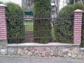 Сварные заборы с кирпичными столбами 80 метров фото в Перевозе