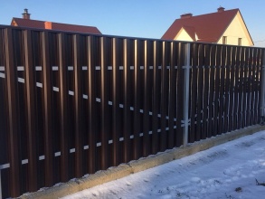 Забор из евроштакетника в шахматном порядке 10 соток фото в Перевозе