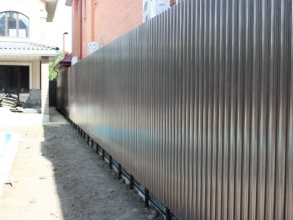 Забор из евроштакетника на ленточном фундаменте 57 метров фото в Перевозе