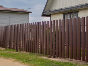 Забор из евроштакетника с забивными столбами 200 метров фото в Перевозе